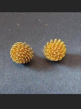 Source Unknown Gold Knotted Wire Button Stud Earrings
